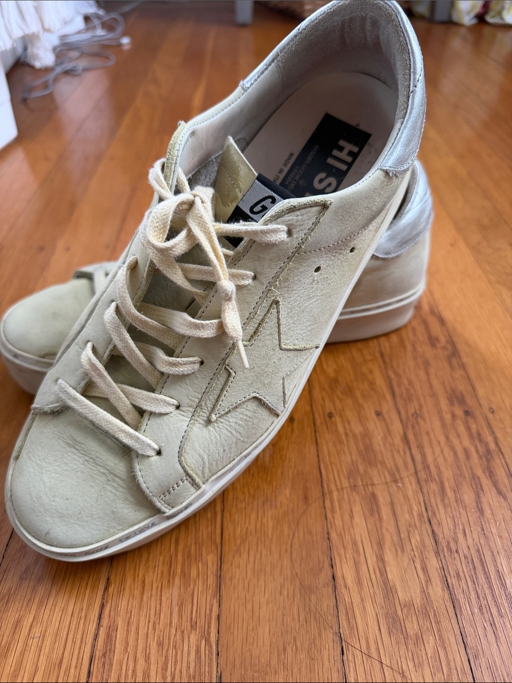 Golden Goose Men's Low-Top Sneakers in Cream with Silver Star - Picture 2 of 6